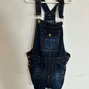 Girls Jean Overalls Shorts

Size 10 (no size inside but looks like a ten)